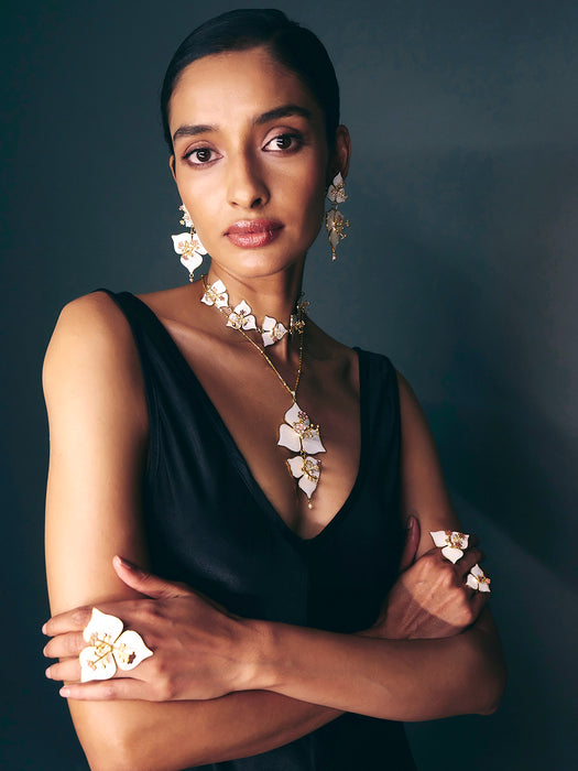 WHITE BOUGAINVILLEA CHOKER
